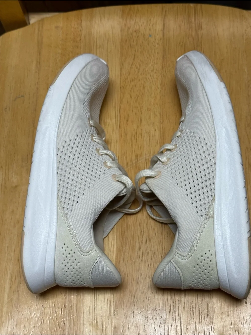 Kizik white crème hands free slip on sneakers shoes size 6.5 wide